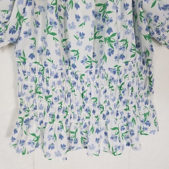 Sienna sky floral smocked puff sleeve size medium - Picture 5 of 8
